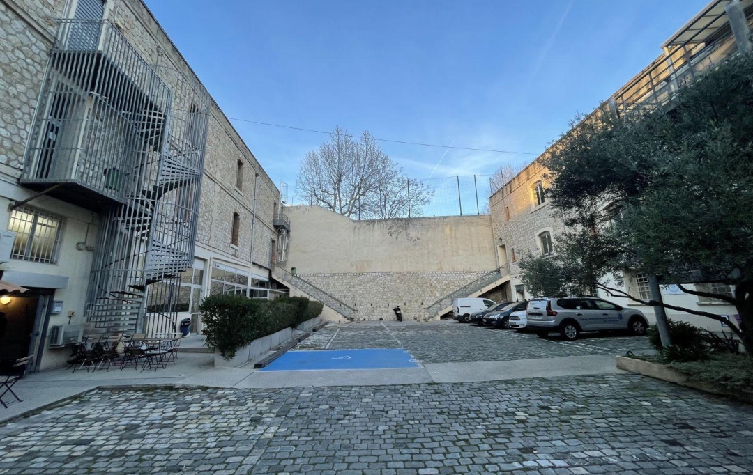 Annonces MARSEILLE 1ER : Autres | MARSEILLE (13001) | 230 m2 | 2 567 € 